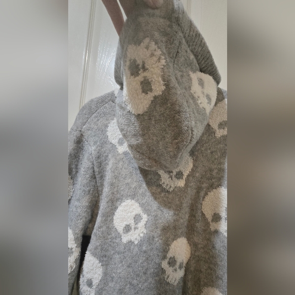 NWOT!! Cupcakes & Cashmere Skull Hoodie - Picture 2 of 6